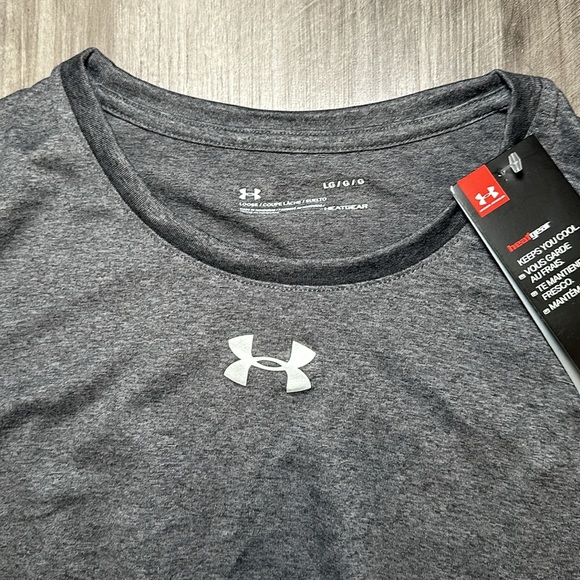 Under Armour Loose HeatGear Tee - Large - Picture 6 of 6